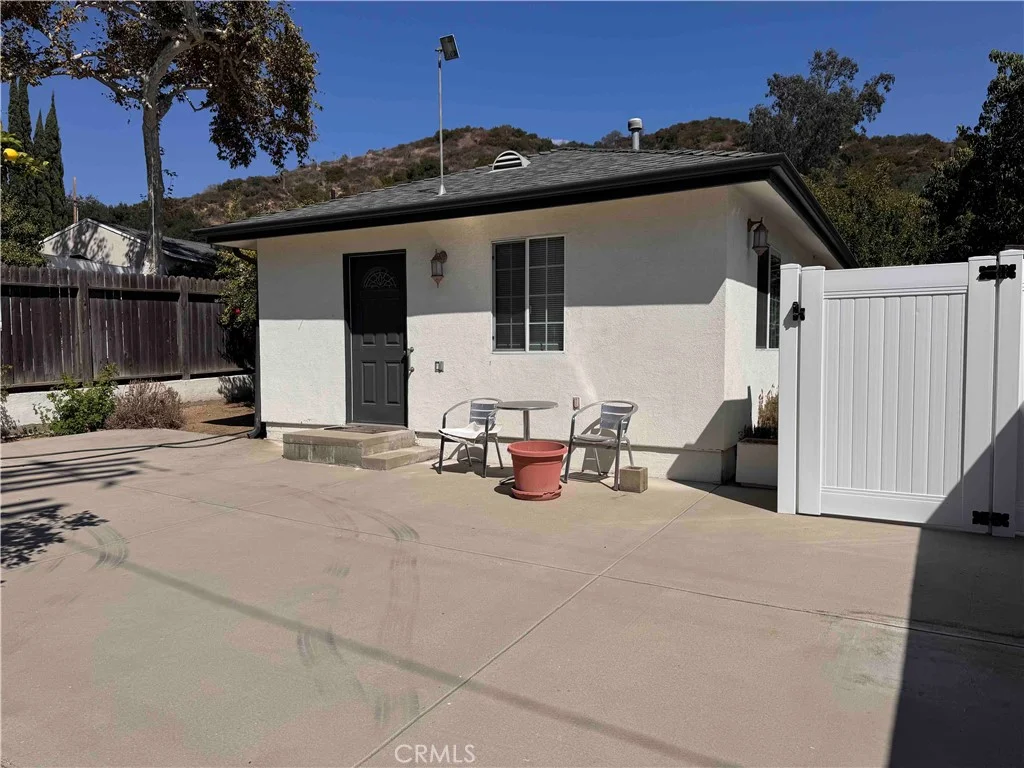 1827 Oakwood Avenue, Glendale, CA 91208