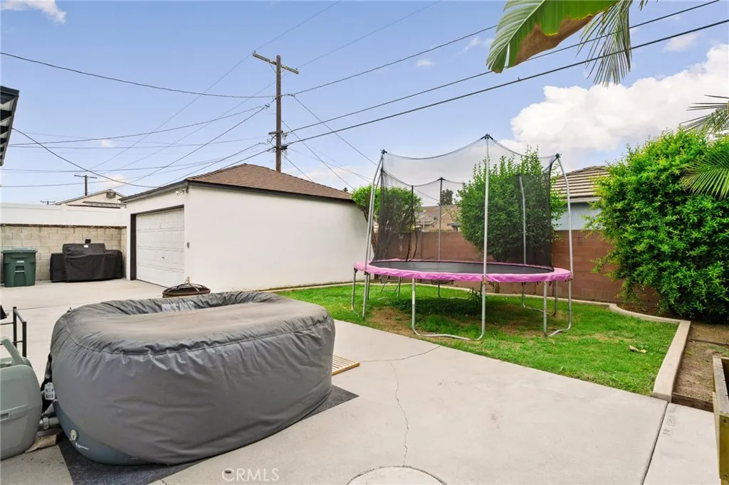 5523 Lakewood Boulevard, Lakewood, CA 90712