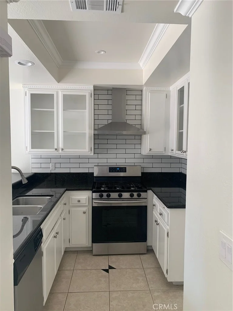 16211 Downey Ave, Paramount, CA 90723 photo 3