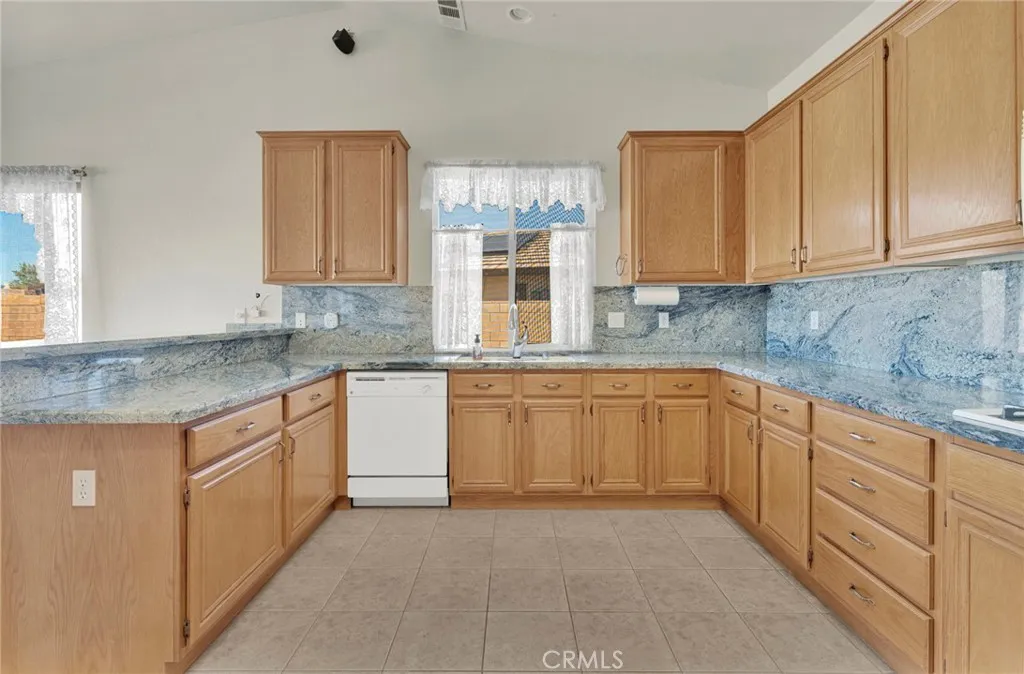 Additional image 77 of 18766 Kitom Rd, Apple Valley, CA 92308