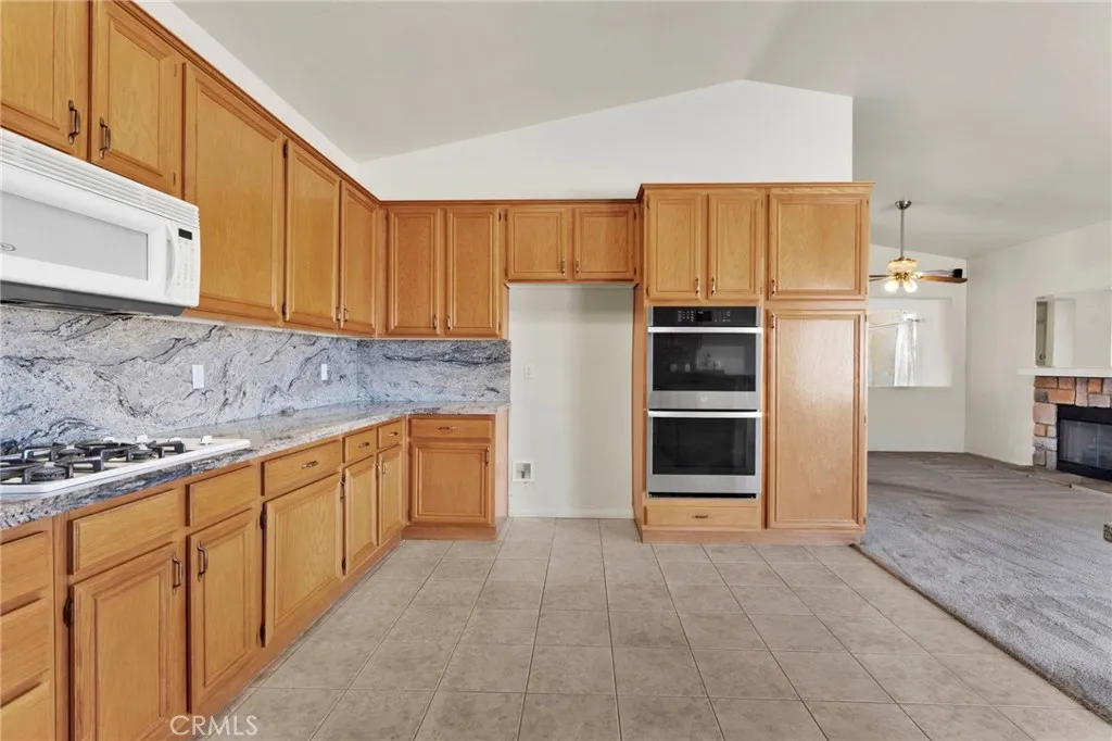 Additional image 80 of 18766 Kitom Rd, Apple Valley, CA 92308