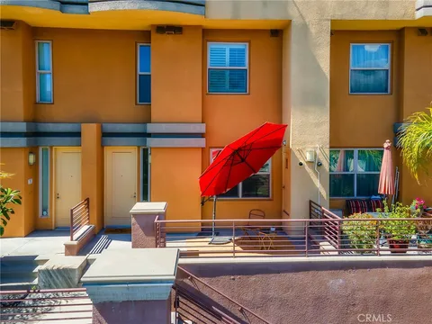 201 E Angeleno Avenue Unit 104, Burbank, CA 91502 - MLS#: BB25090736