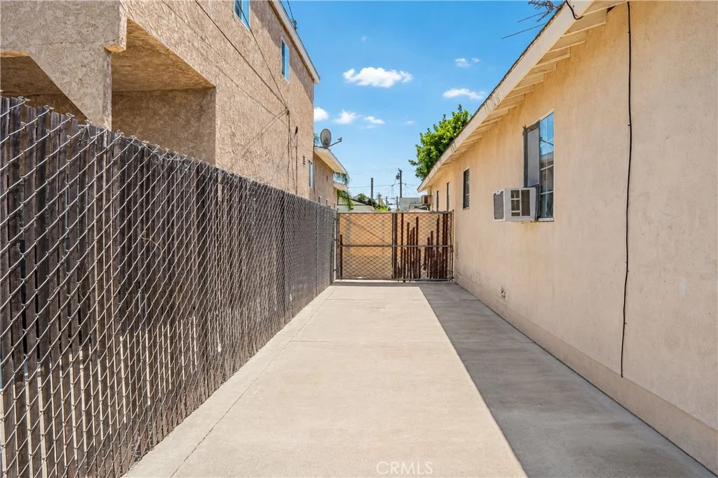 8437 San Vincente Ave, South Gate, CA 90280