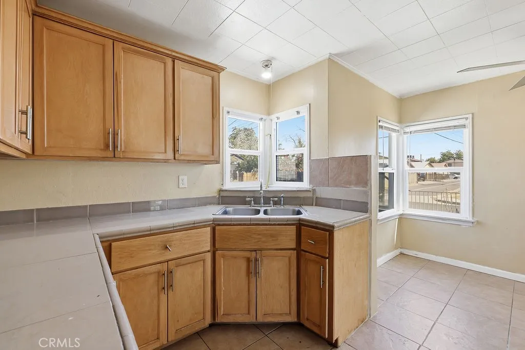 Additional image 47 of 557 W Oldfield Street, Lancaster, CA 93534