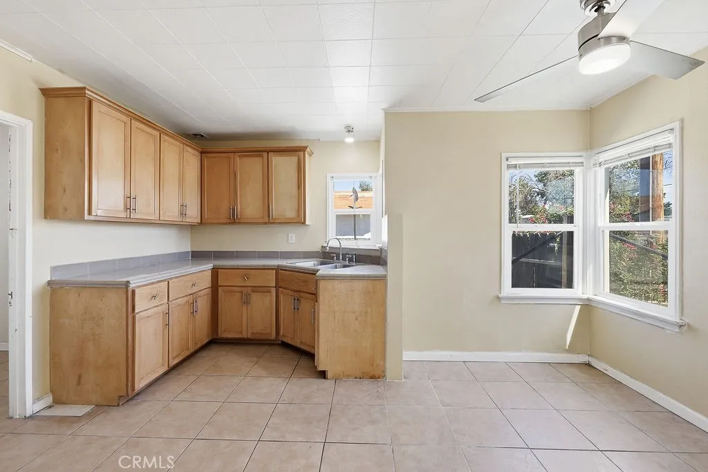 Additional image 46 of 557 W Oldfield Street, Lancaster, CA 93534