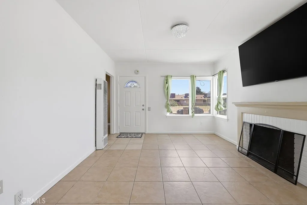 Additional image 43 of 557 W Oldfield Street, Lancaster, CA 93534