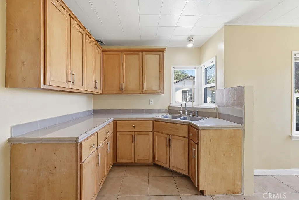 Additional image 45 of 557 W Oldfield Street, Lancaster, CA 93534