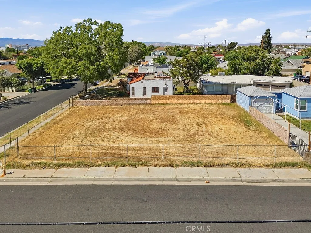 Additional image 76 of 557 W Oldfield Street, Lancaster, CA 93534