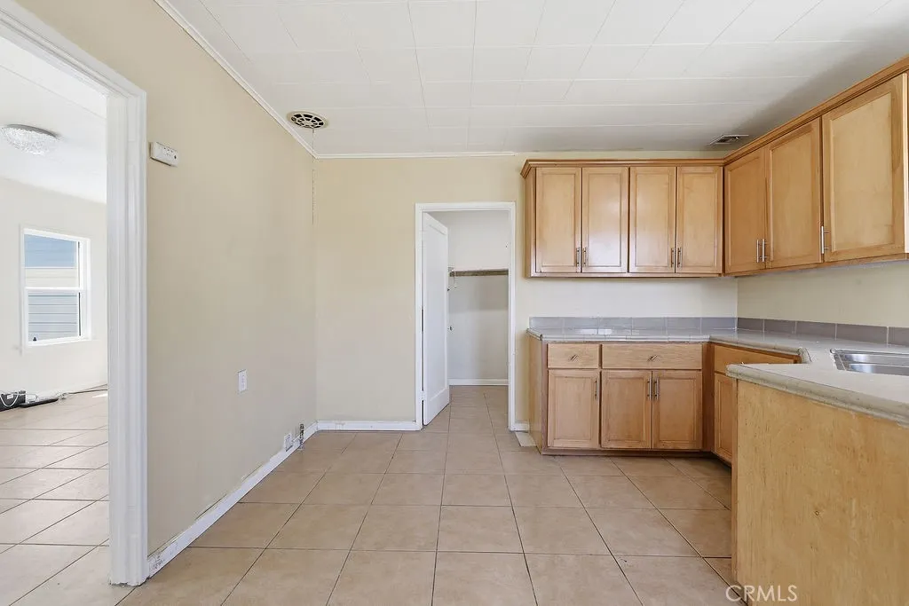 Additional image 6 of 557 W Oldfield Street, Lancaster, CA 93534