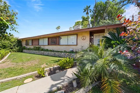 2044 Fairview Avenue, Riverside, CA MLS: IV25092400