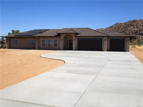 24236 Cahuilla Road, Apple Valley, CA 92307 - MLS#: CV25017350