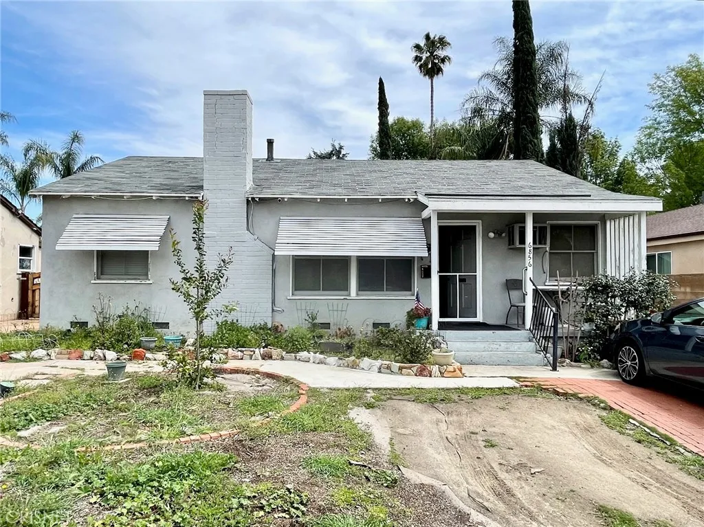 6856 Encino Ave  