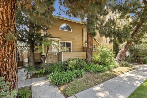 2474 S Centinela Avenue Unit 4, Los Angeles, CA MLS: SB25109799