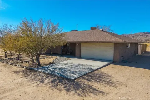 1076 Fortuna Avenue, Landers, CA MLS: JT25012466