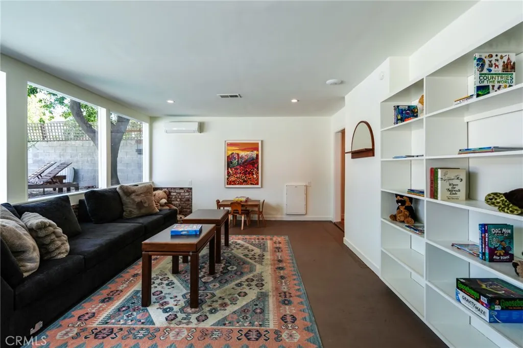 Additional image 108 of 371 E Claremont St, Pasadena, CA 91104