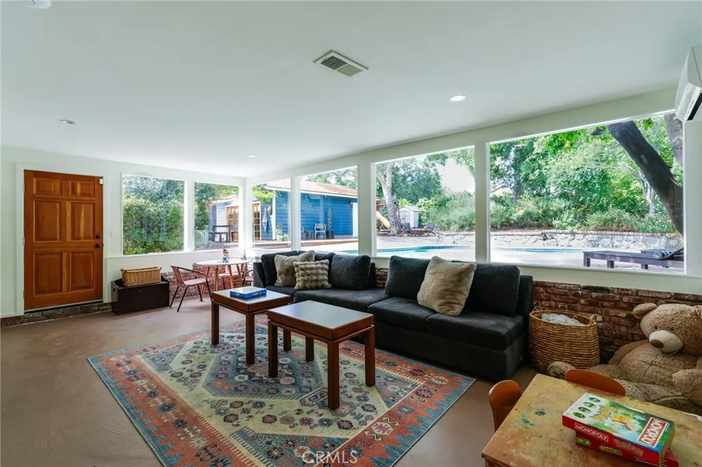 Additional image 107 of 371 E Claremont St, Pasadena, CA 91104