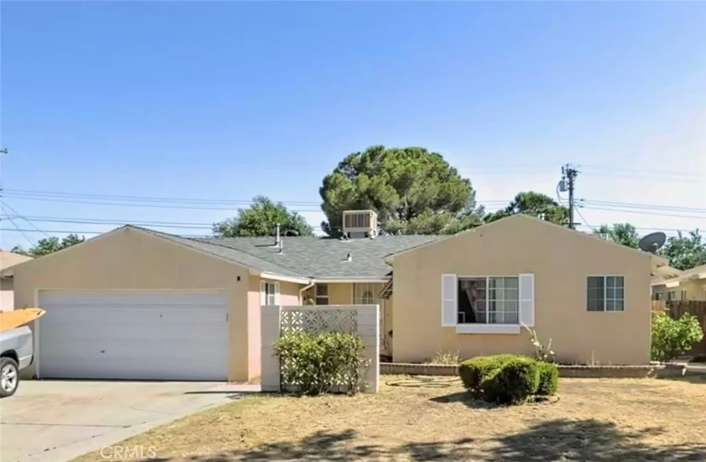 1406 W Kettering St, Lancaster, CA 93534 photo 2