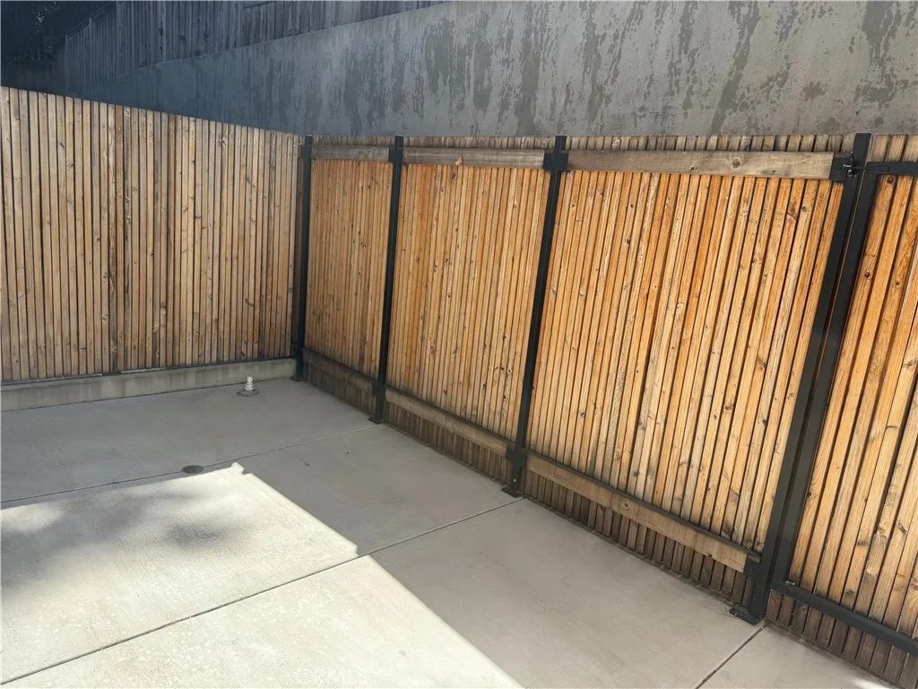 2924 Rowena Avenue Unit 8, Los Angeles, CA 90039