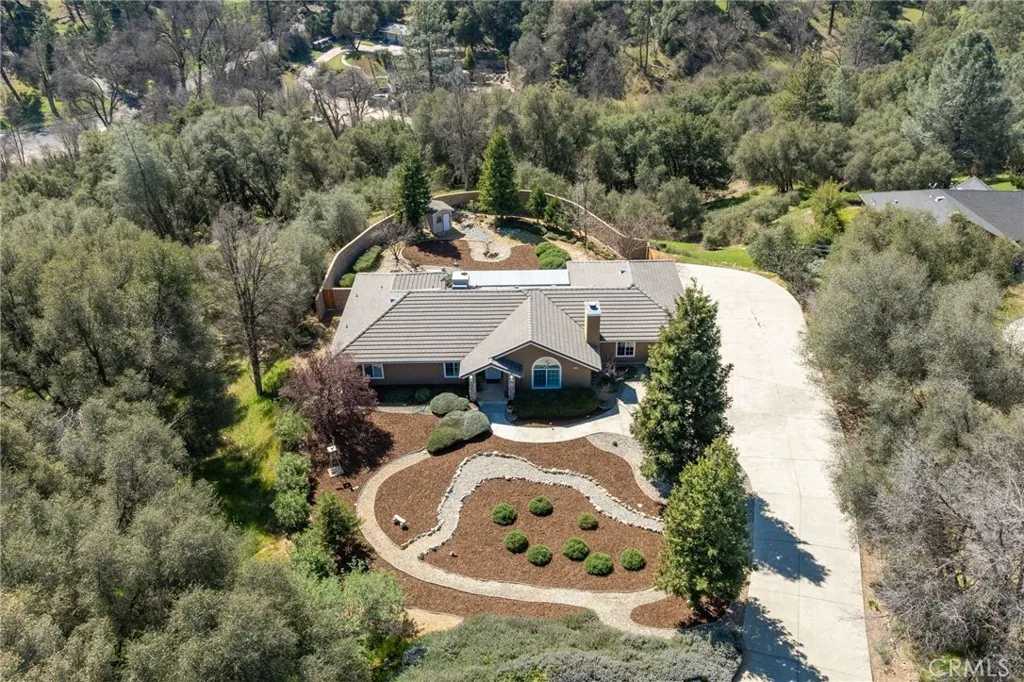 38778 Goldenrod Ln, Oakhurst, CA 93644