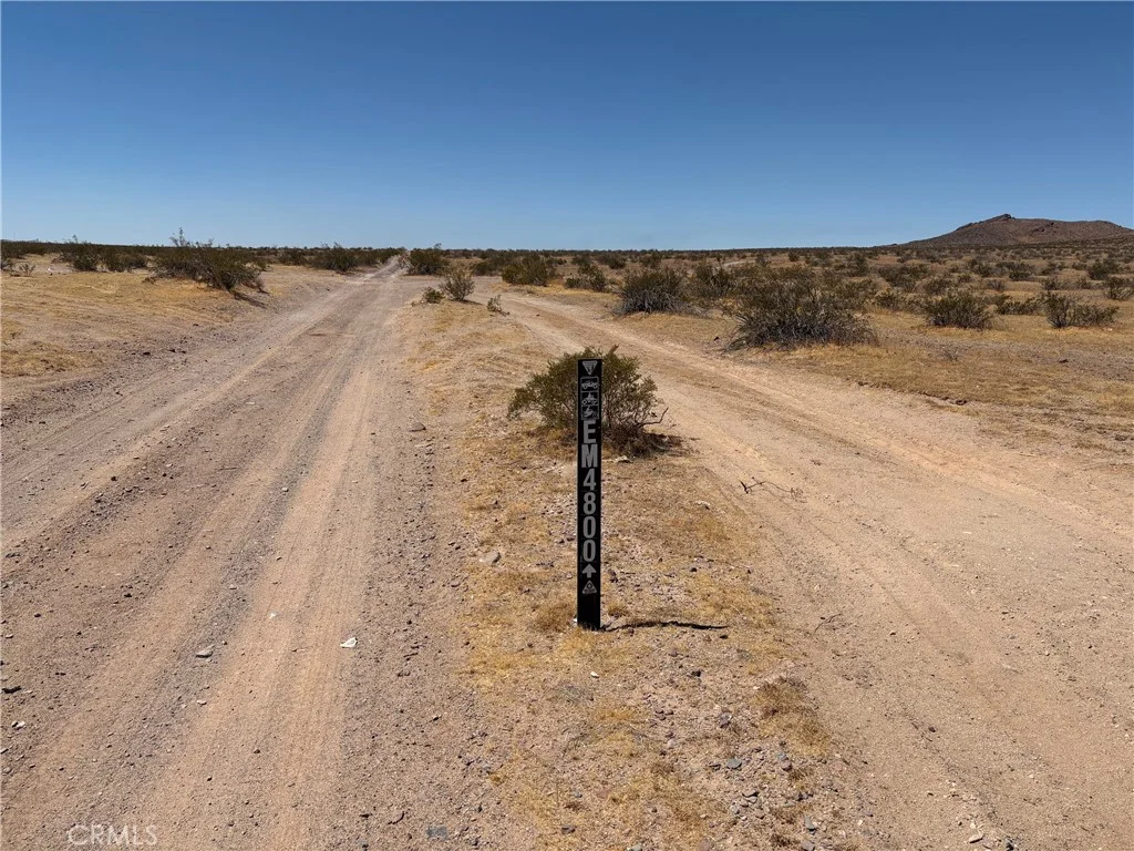 Em4800, Adelanto, CA 92301
