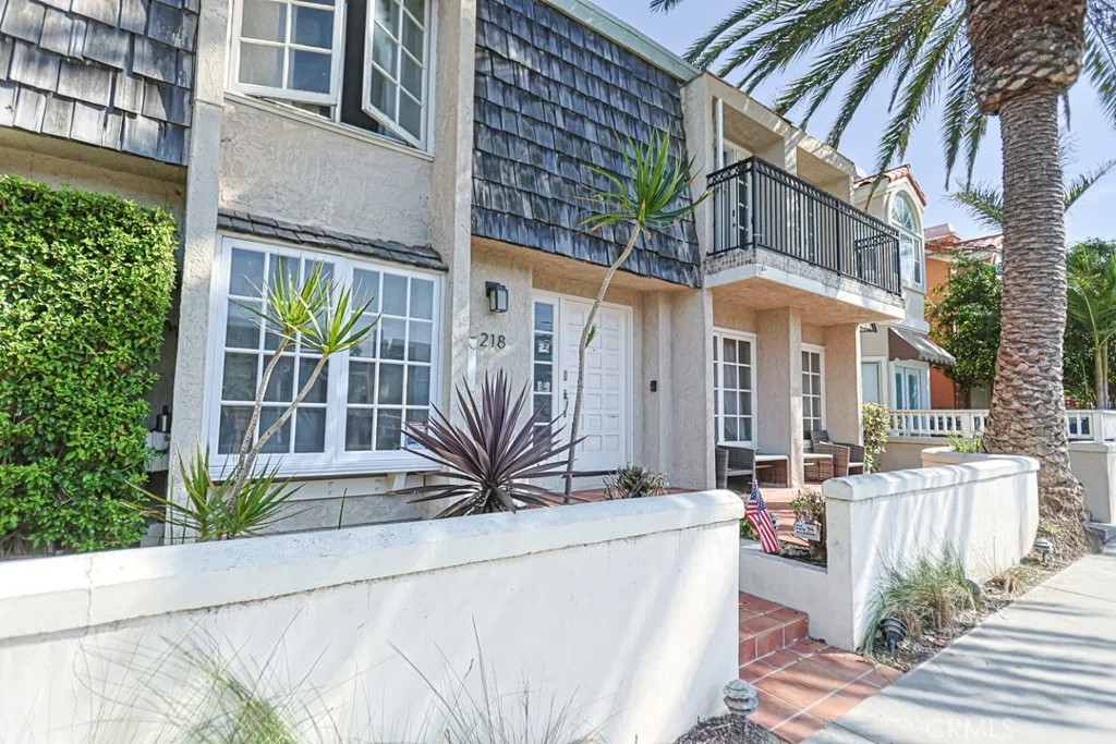 218 16th St Unit A, Huntington Beach, CA 92648