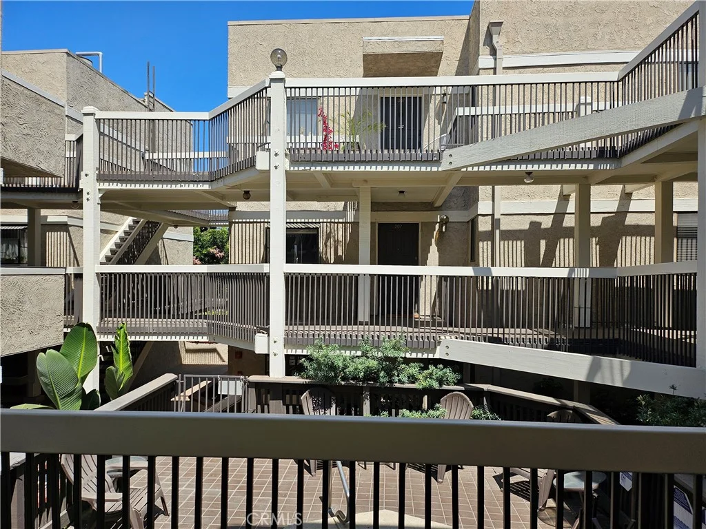 365 W Alameda Ave Unit 207, Burbank, CA 91506