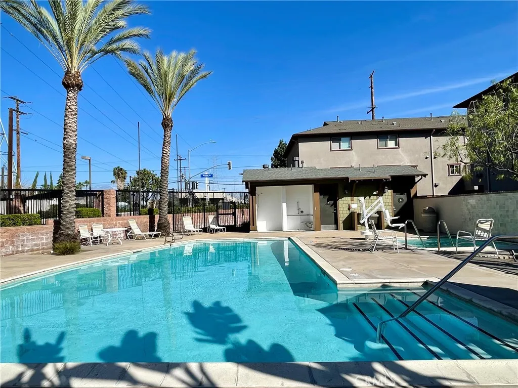 709 S Azusa Ave APT L, Azusa, CA 91702