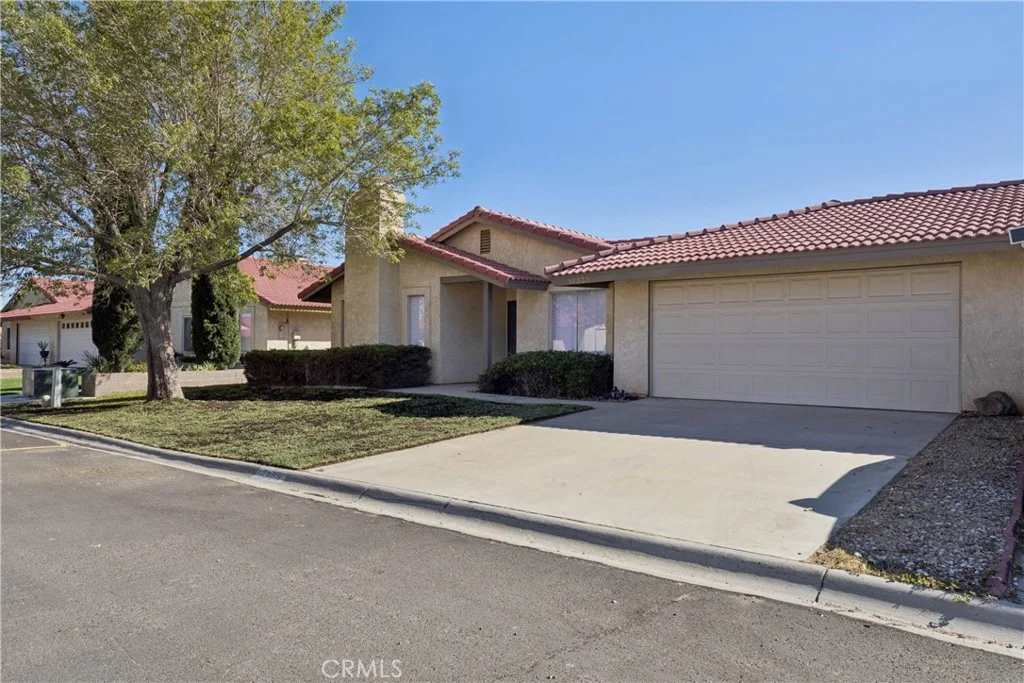 10323 Shahaptain Ave, Hesperia, CA 92345