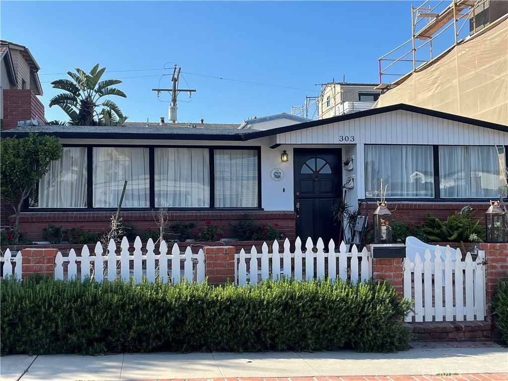 303 Goldenrod Avenue, Corona del Mar, CA 92625 - MLS#: NP23044023
