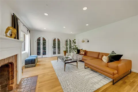 440 W San Antonio Drive, Long Beach, CA MLS: PV25100877