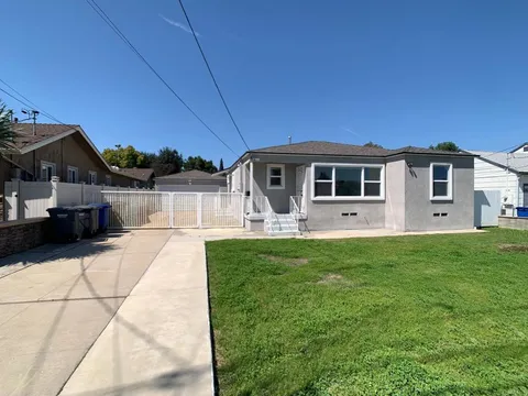 816 Lemon Ave, El Cajon, CA MLS: PTP2502107