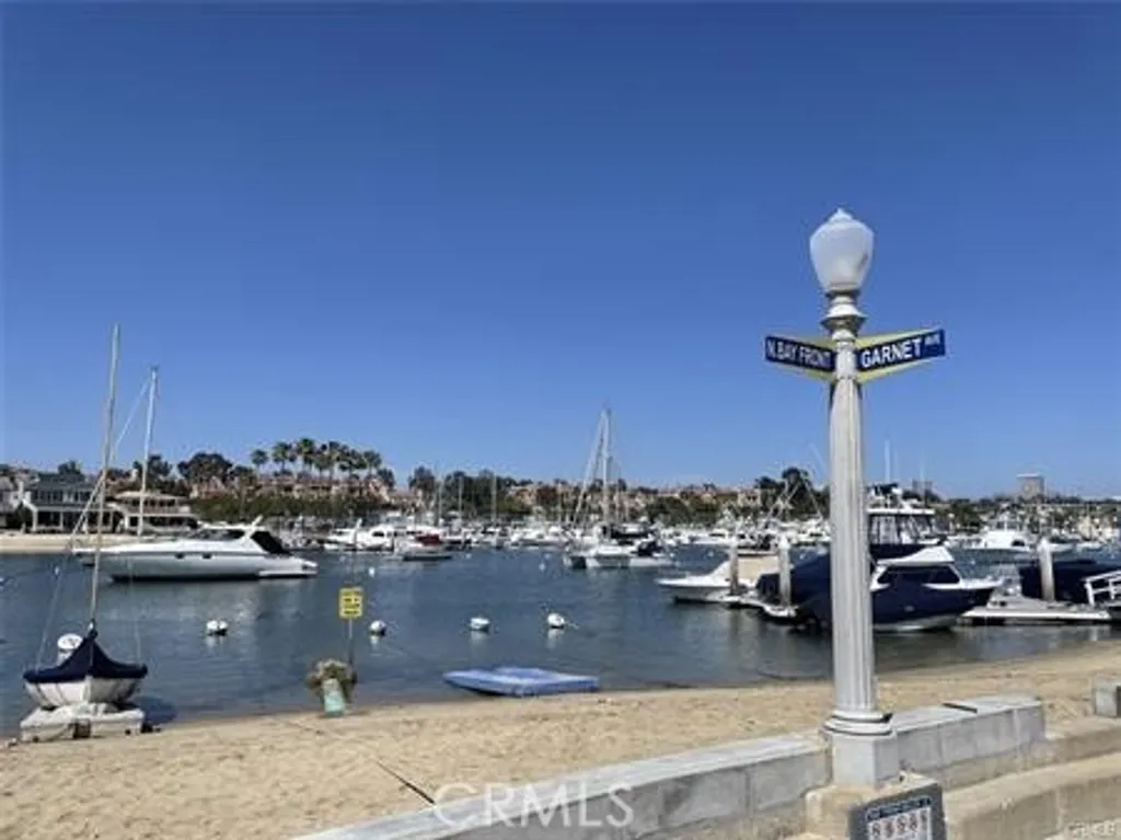 212 Garnet Ave, Newport Beach, CA 92662