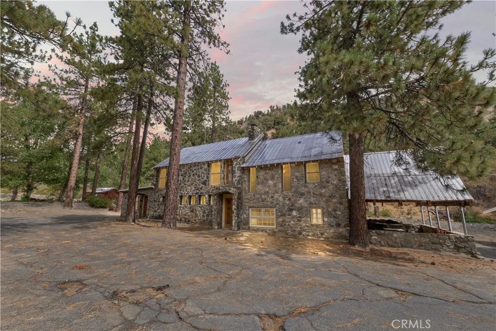 1576 State Highway 2, Wrightwood, CA 92397 photo 2