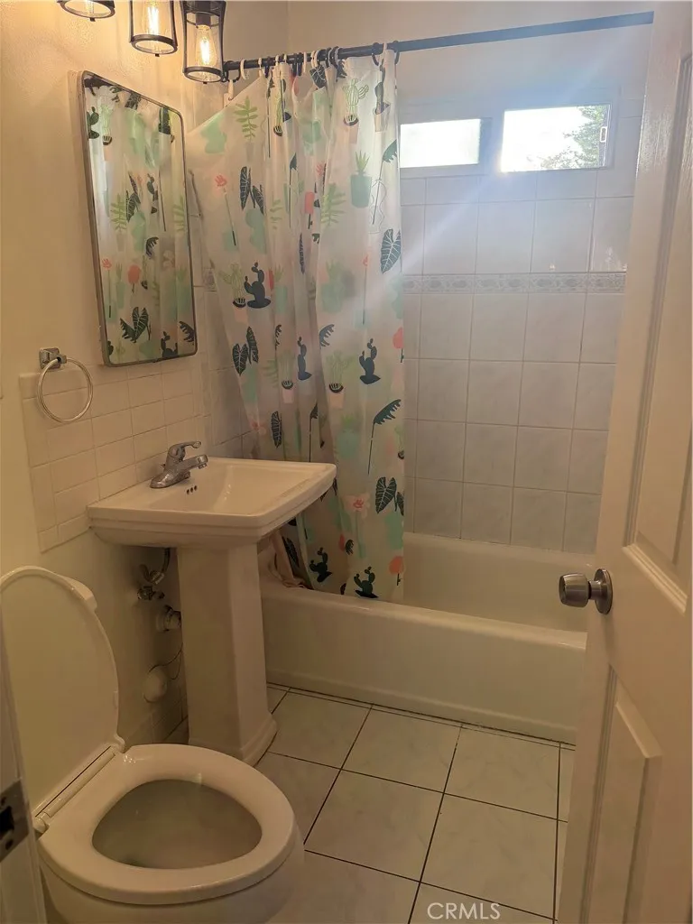 Additional image 23 of 18815 Arminta St, Reseda, CA 91335