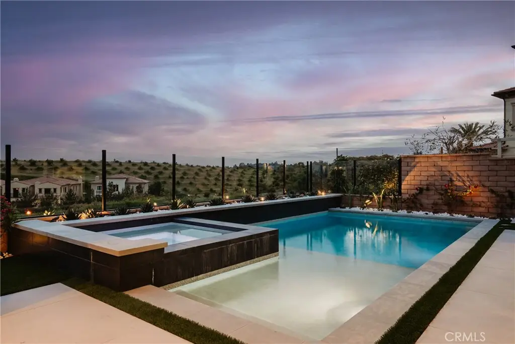 206 Clear Falls, Irvine, CA 92602