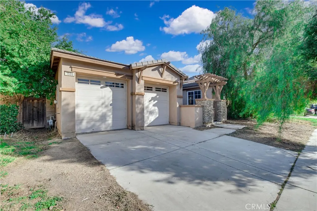 1555 Red Clover Ln  