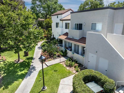 24450 Leonard Tree Lane Unit 202, Newhall, CA MLS: SR25095227