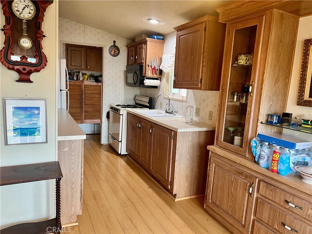 Additional image 5 of 21001 Plummer Street Unit 34, Chatsworth, CA 91311