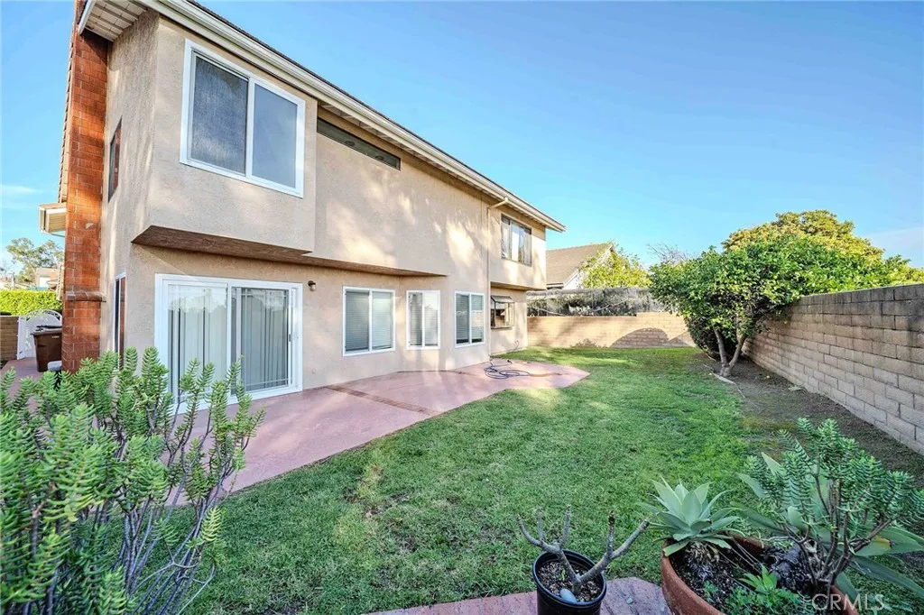 2100 Winterwood Dr, Fullerton, CA 92833