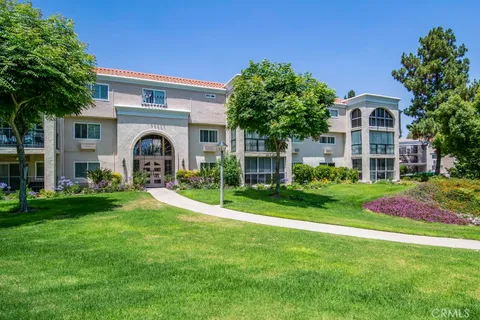 5500 Paseo Del Lago W Unit 2F, Laguna Woods, CA MLS: OC25072188