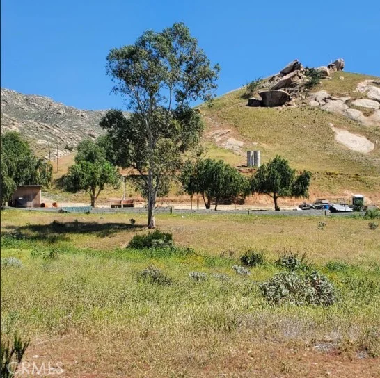 3000 Valencia Hill Dr., Riverside, CA 92507