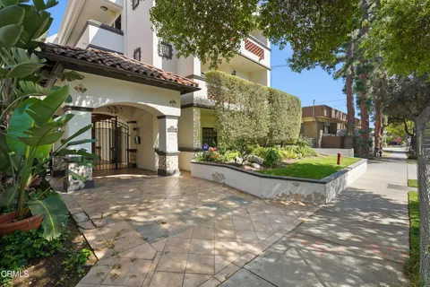 156 S Oak Knoll Avenue Unit 210, Pasadena, CA MLS: P1-21828