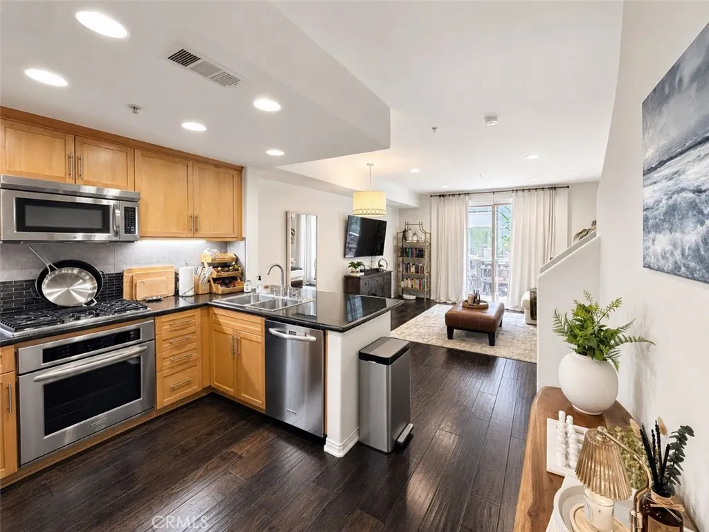 Additional image 18 of 931 E Walnut Street Unit 213, Pasadena, CA 91106
