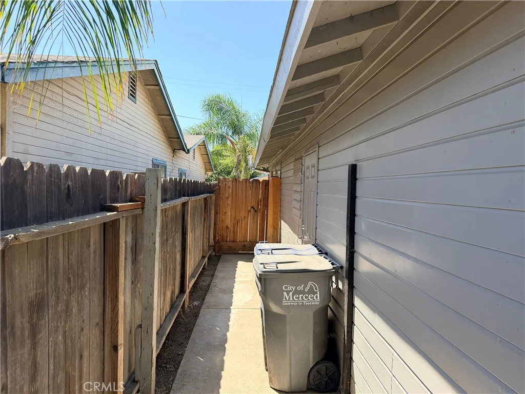 268 E 10th St, Merced, CA 95341