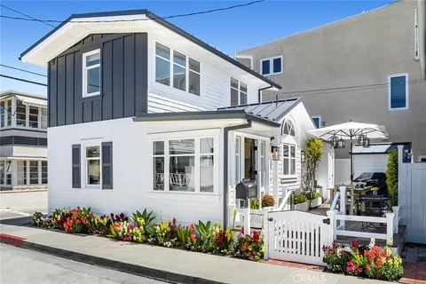104 Onyx Avenue, Newport Beach, CA MLS: NP25089768