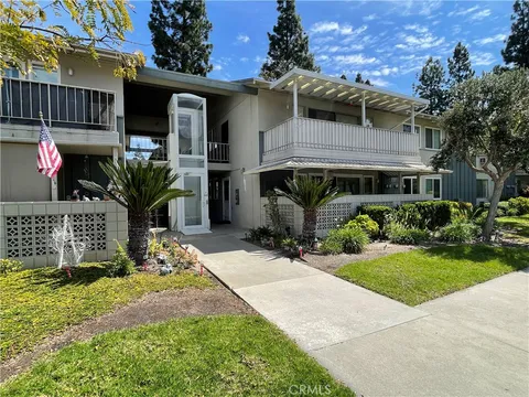 46 Calle Aragon Unit P, Laguna Woods, CA MLS: OC25026354