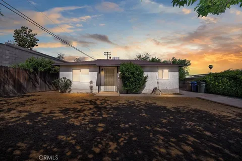 2617 Floral Drive, Bakersfield, CA MLS: SR25102882