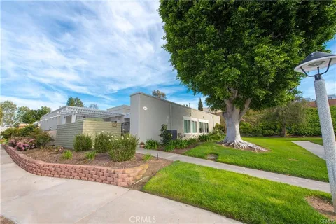 3002 Via Buena Vista Unit B, Laguna Woods, CA MLS: PW25085174