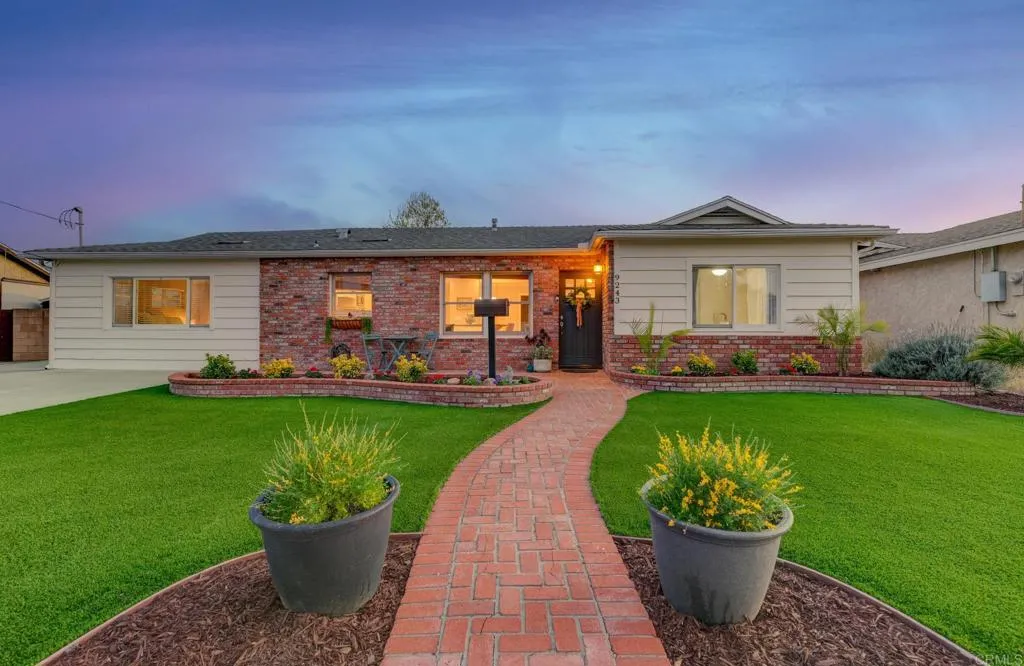 9243 Stoyer Dr., Santee, CA 92071