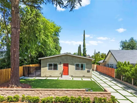 160 S Altadena Drive, Pasadena, CA MLS: DW25106846